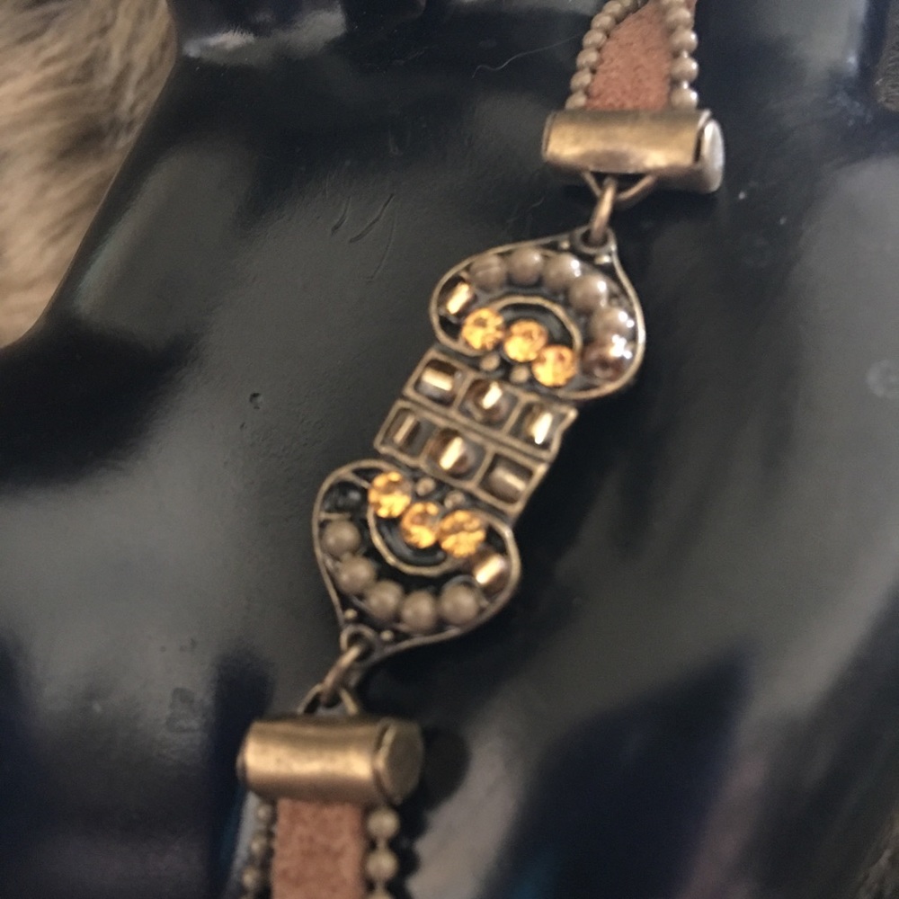 Suede choker with chain and pendant detail - Picture 7 of 8